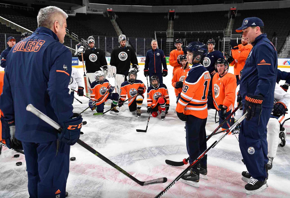 EdmontonOilers's tweet photo. The #Oilers got six new teammates at Wednesday's practice as Bradley, Oliver, Dryke, Francis, Ryder &amp; Ben hit the ice thanks to @MakeAWishNAB, @RainbowSociety &amp; @Oil_Foundation! https://t.co/YinTG8MpUW