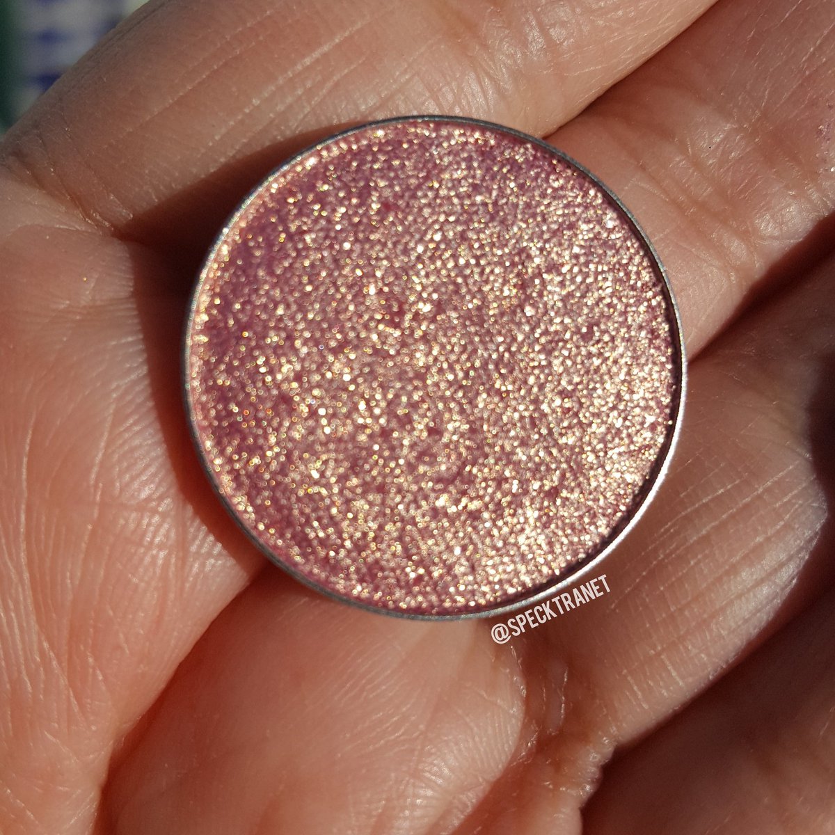 specktranet's tweet photo. @looxi_beauty Doll Haus collection drops Jan 26th at 11am cst/9am pst! Peep this shade DOLLFACE 😍😍 check out the entire collection on our forum! 6 new shimmers &amp; 6 new mattes ☄☄ #makeup #CrueltyFree #vegan https://t.co/cw5EDfZe9k