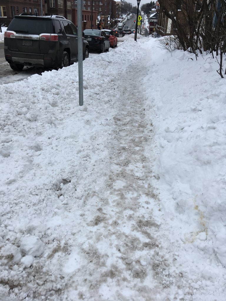walkmpls's tweet photo. Sidewalk untouched along Franklin. Lack of boulevard on this major walking route exacerbates issues with ice/snow. #walkmpls https://t.co/AQqIFXrmLP