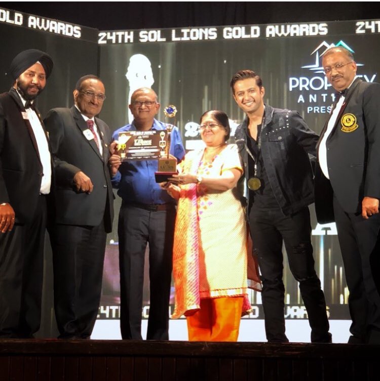 TeamHaasil's tweet photo. Congrats Team Haasil 4 winning Best TV Show @sidpmalhotra @arorasammeer Best Actor @shethvatsal &amp; Best Actress @nikifyinglife @ d Lions Gold Awards! Congrats to the entire team @itszayedkhan @Chakdemohit @simplysheeba @chuckysayswhat @SinghYamini0320 @radhikaanand66 @dopamitsingh https://t.co/J2NmeEGsKX