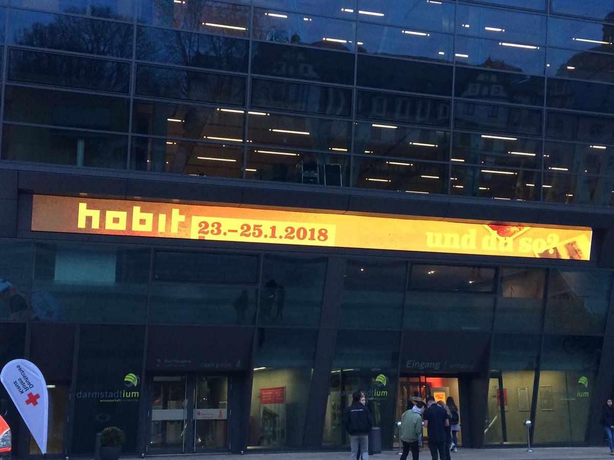 ISpitzbartFS's tweet photo. Tag 3 der #Hobit #Darmstadt. Wir freuen uns auf euren Besuch am Stand der @FrankfurtSchool! #FSBachelor #abi18 https://t.co/1C7RjTe0F1