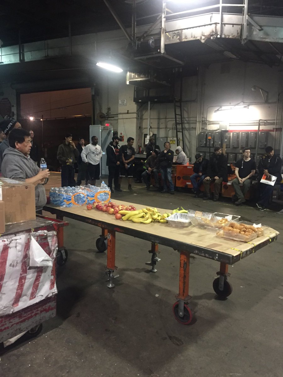 DanielleBB_ups's tweet photo. San Francisco local sort having some healthy snacks and a lift lower demonstration on this Wellness Wednesday. #2018injuryfree #wewillbesafe https://t.co/uKluYu0TtN