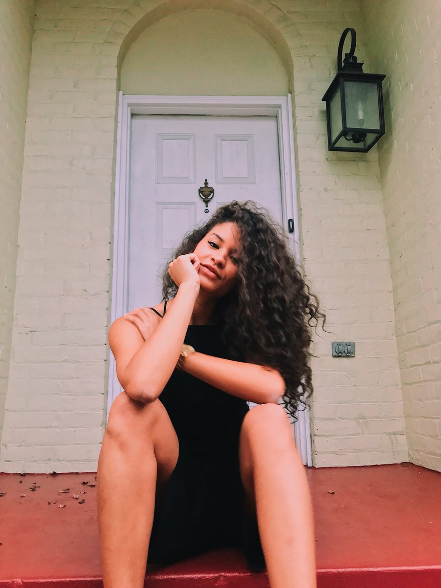 Yasminee_Nana's tweet image. Happy Birthday @itsTiana 🖤, my fav keep living life and doing you #ItsOnlyUpFromHere