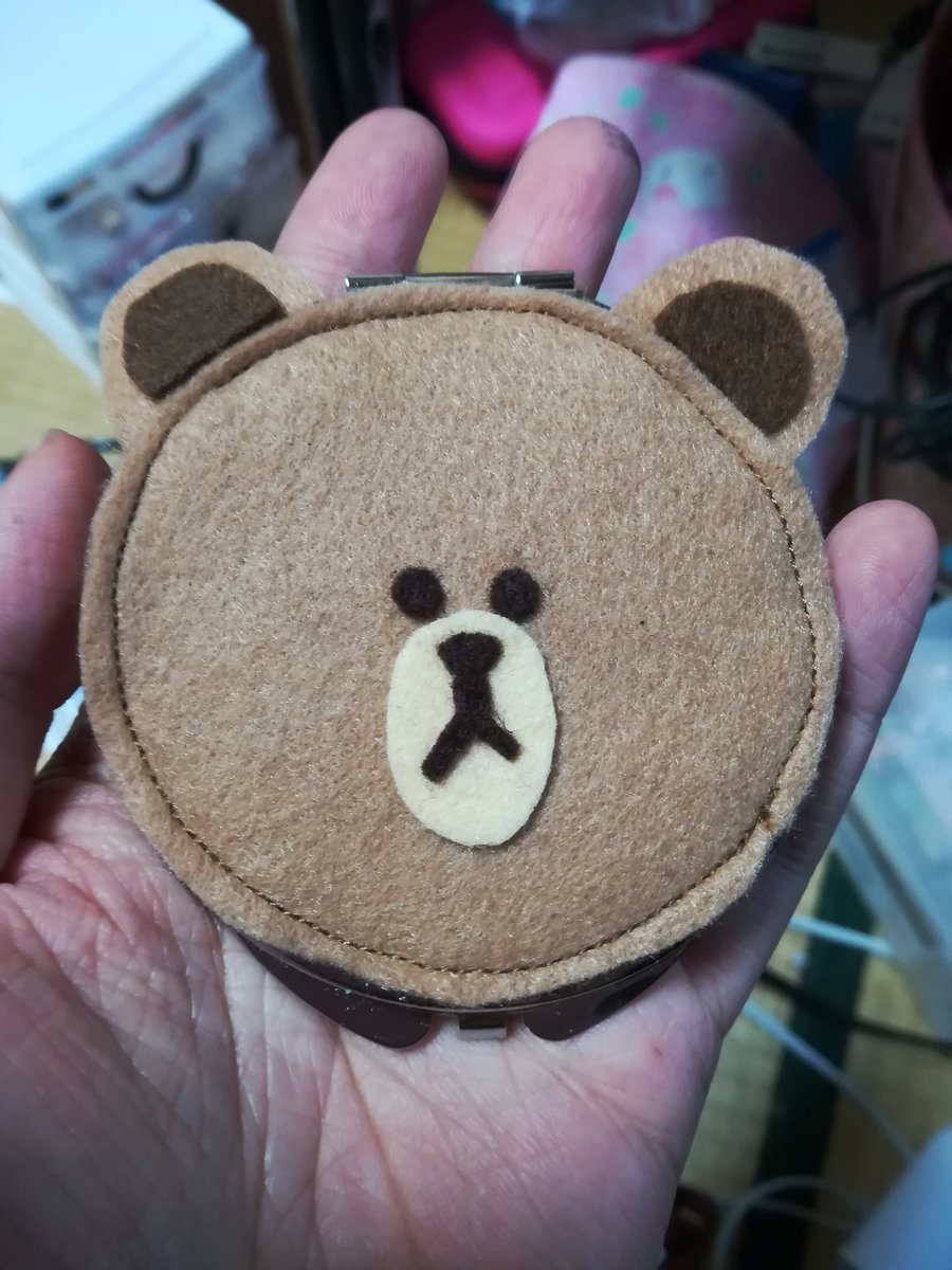 こっちゃん くるしい בטוויטר おいみんな 店長への誕生日プレゼントが完成したぞ 所要時間1時間半 店長はlineの キャラクター ブラウンがすきだからブラウンのコンパクトミラーを作ったんだ フェルトで作るのはなかなか大変だったぞ