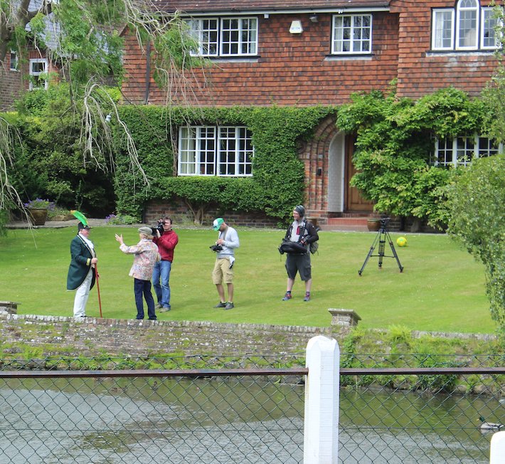 LindfieldLife's tweet photo. Want to see #Lindfield on TV? Village Day features on #VillageoftheYear on Channel 4 tomorrow (FRI) at 3pm. @VillageOTYear Village of the Year 2017 https://t.co/nECuWaSHFO
