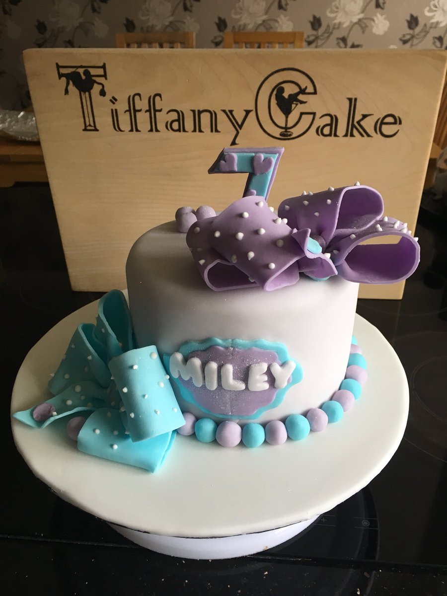 Tiffany Cake On Twitter Jojo Bows Themed Birthday Cake Jojosiwa Whenyoure7 Cakeartist