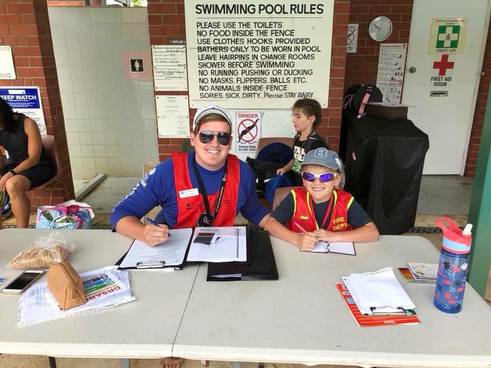 TomMarlow_'s tweet photo. Totally love my job... Little Liam has been helping me supervise VacSwim this fortnight! ππ»πββοΈ #VacSwim #PerthLife https://t.co/0DKekQJywh