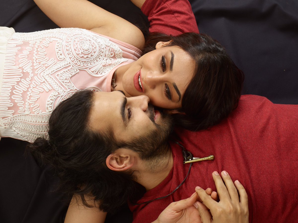 karanvgrover22's tweet photo. Watch the musical love story tom on @Viu_IN 
#Spotlight2 #vickyverma 
#digitaldebut #firstwebmusical by @TheVikramBhatt 
Directed by @SachdevSidhant 
Wid @AryaAditi @ruhisingh11 
All 13 episodes releasing together on 26th jan 2018 https://t.co/WlB1a7v4lH