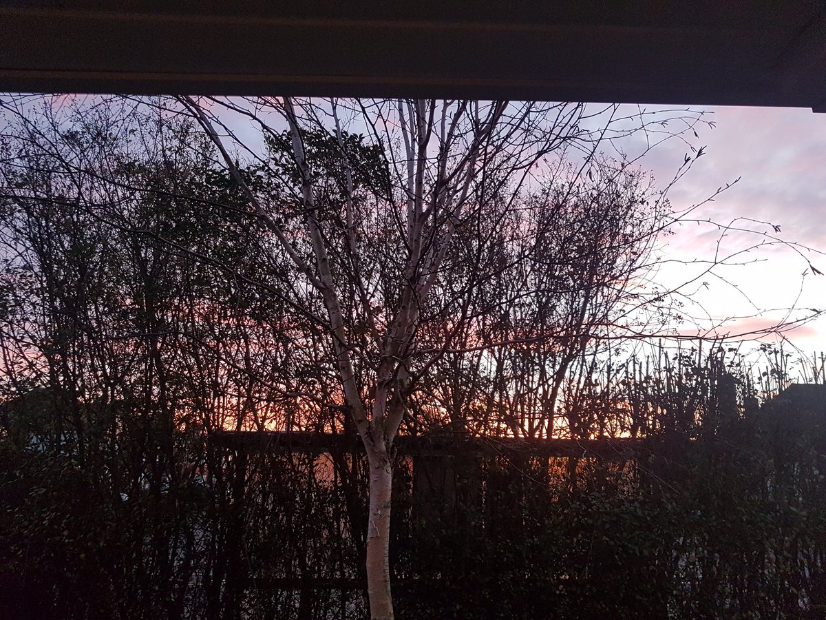 EmmaJaneBailey2's tweet photo. Sunrise https://t.co/0iVBzLwMRO