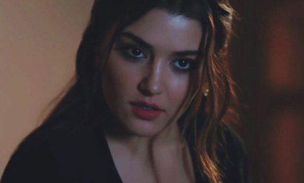 Zezo71745431's tweet photo. #siyahinci #HandeErçel 🔥🔥 https://t.co/fH081HgKsv