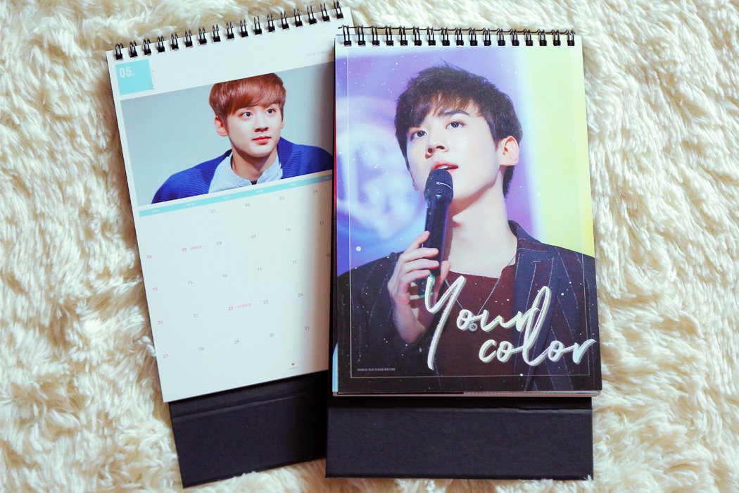 2018년 찬린더 자랑!!!!은 아니고(...?) 캘린더 한개가 남아서 이번 팬미팅에 오시는분들 중 한 분께 선물로 드리려고해요:) 1월29일 pm10:05 (차니시♥)까지 이 트윗에 답멘 달아주신 분들 중 추첨해서 뽑을게요😀멘션내용은 그냥... 아무말대잔치 하시면 됩니다'ㅅ'* 차니앓이라던가... 뭐 그런거>_<