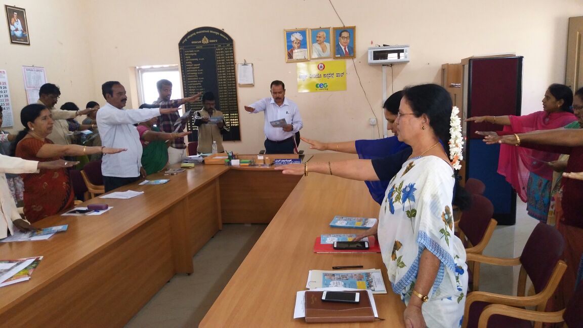 DeoMandya's tweet photo. Oath taking ceremony on the occasion of National Voters Day. https://t.co/fW7Vh49azt