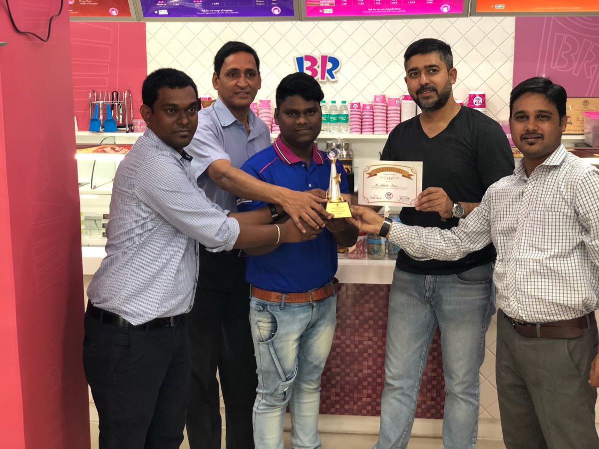 TRRAINindia's tweet photo. Trophies. Appreciation letters. Certificates. And a whole day of celebrations! @BaskinRobbins employees were made to feel truly special on #RetailEmployeesDay.
How did you celebrate #RED2017? Share your pictures here: https://t.co/iGRz320w1M
#Throwback #ThrowbackThursday https://t.co/zhMBgIx070