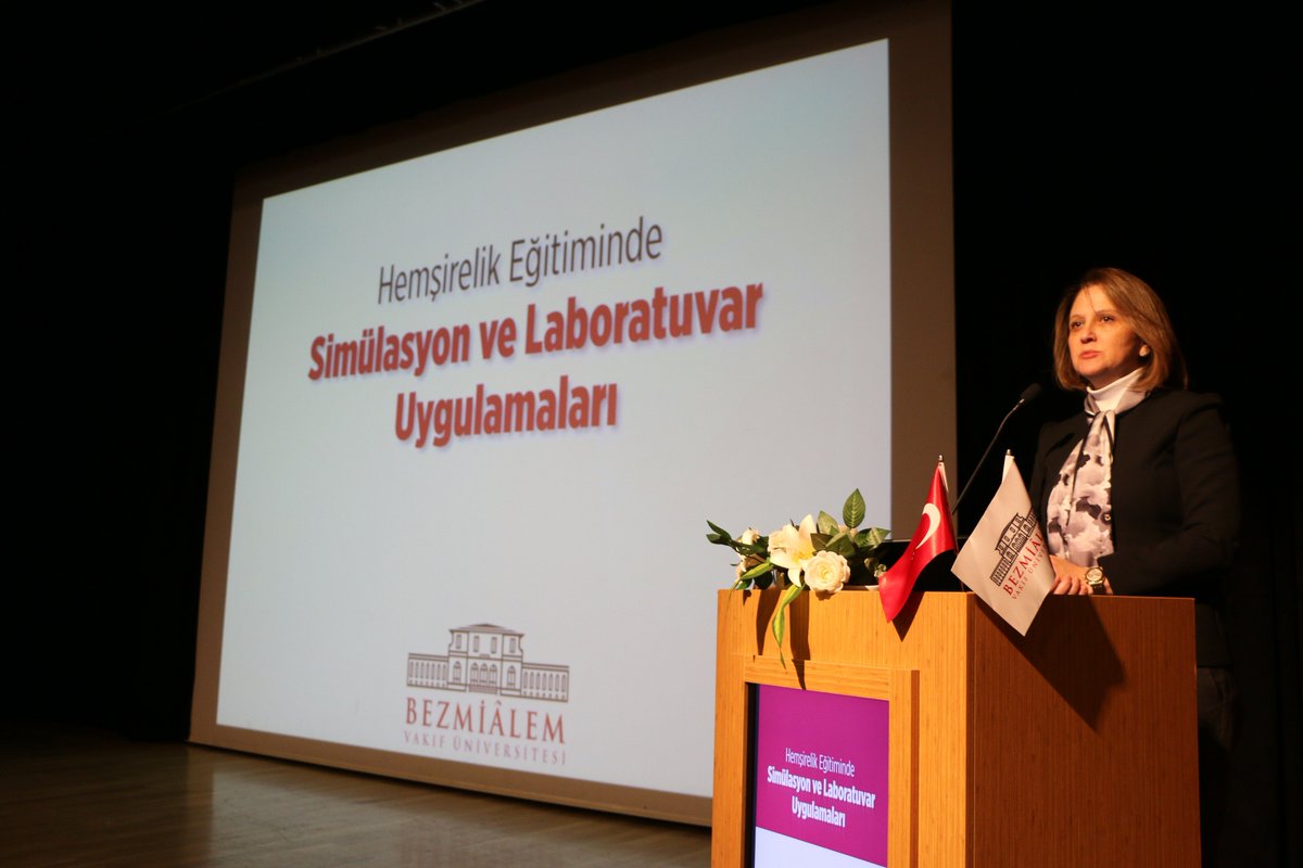 “Hemşirelik Eğitiminde Simülasyon ve Laboratuvar Uygulamaları” için değerli akademisyenlerimizle ve geleceğin hemşireleriyle bir aradayız.