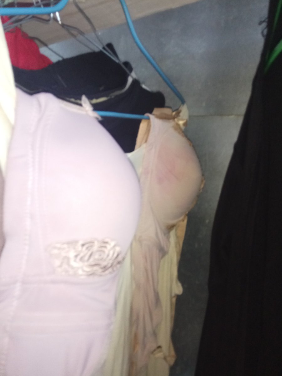 yg abu" 38c punya teman kos
yg 2 itu big bro hehehe