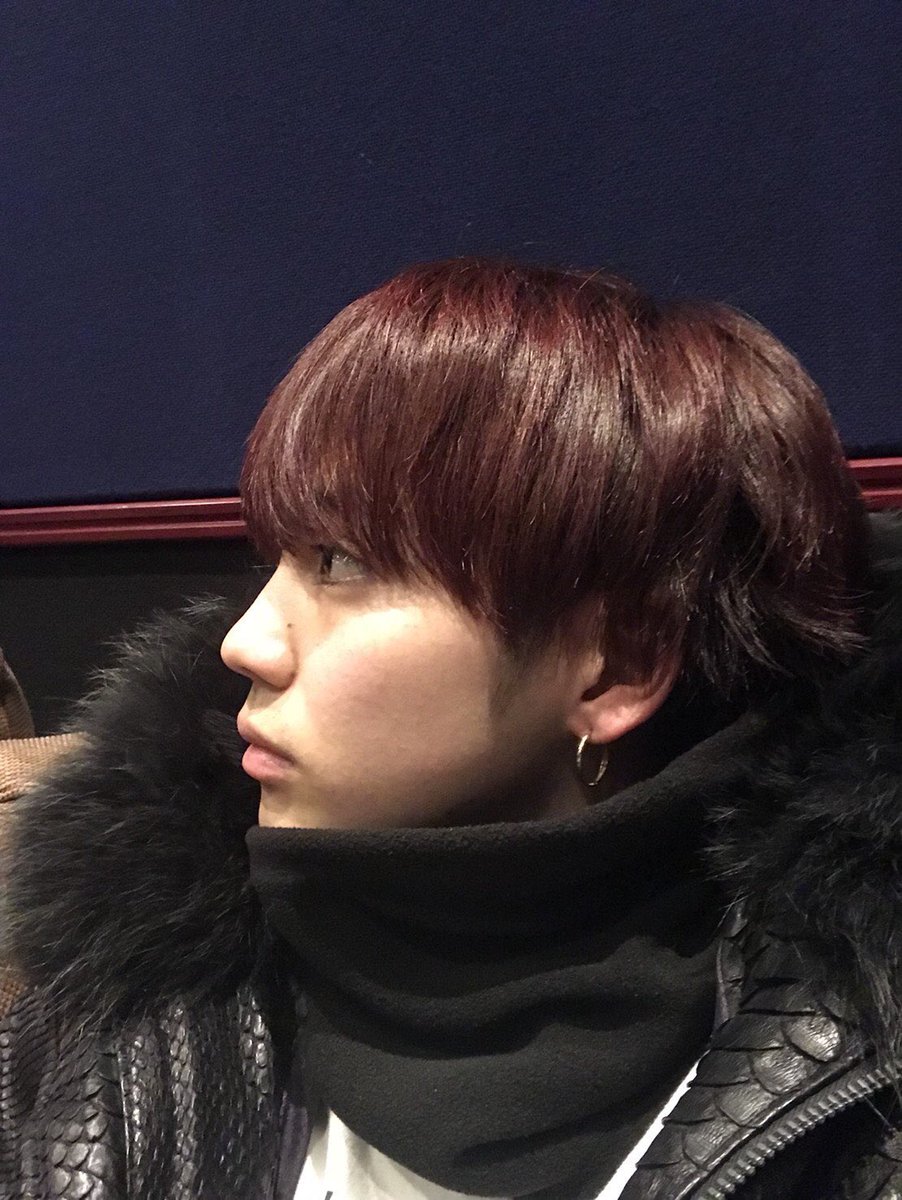 RAMPAGE__HOKUTO's tweet photo. 北人です！
記念すべき1周年の日はレコーディング✨✨
RIKUさんが歌ってるのを聴いています。
いいでしょー。笑

#下から
#横から
#上から
#寝癖は気にしないで下さい笑
#RIKUさん
#いいのでてる🔥
#俺も頑張ろう https://t.co/ifx5bHmRQo