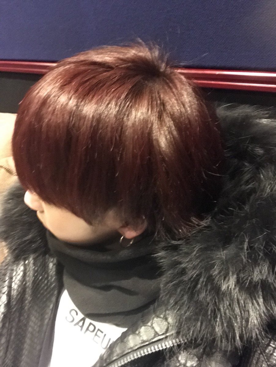 RAMPAGE__HOKUTO's tweet photo. 北人です！
記念すべき1周年の日はレコーディング✨✨
RIKUさんが歌ってるのを聴いています。
いいでしょー。笑

#下から
#横から
#上から
#寝癖は気にしないで下さい笑
#RIKUさん
#いいのでてる🔥
#俺も頑張ろう https://t.co/ifx5bHmRQo