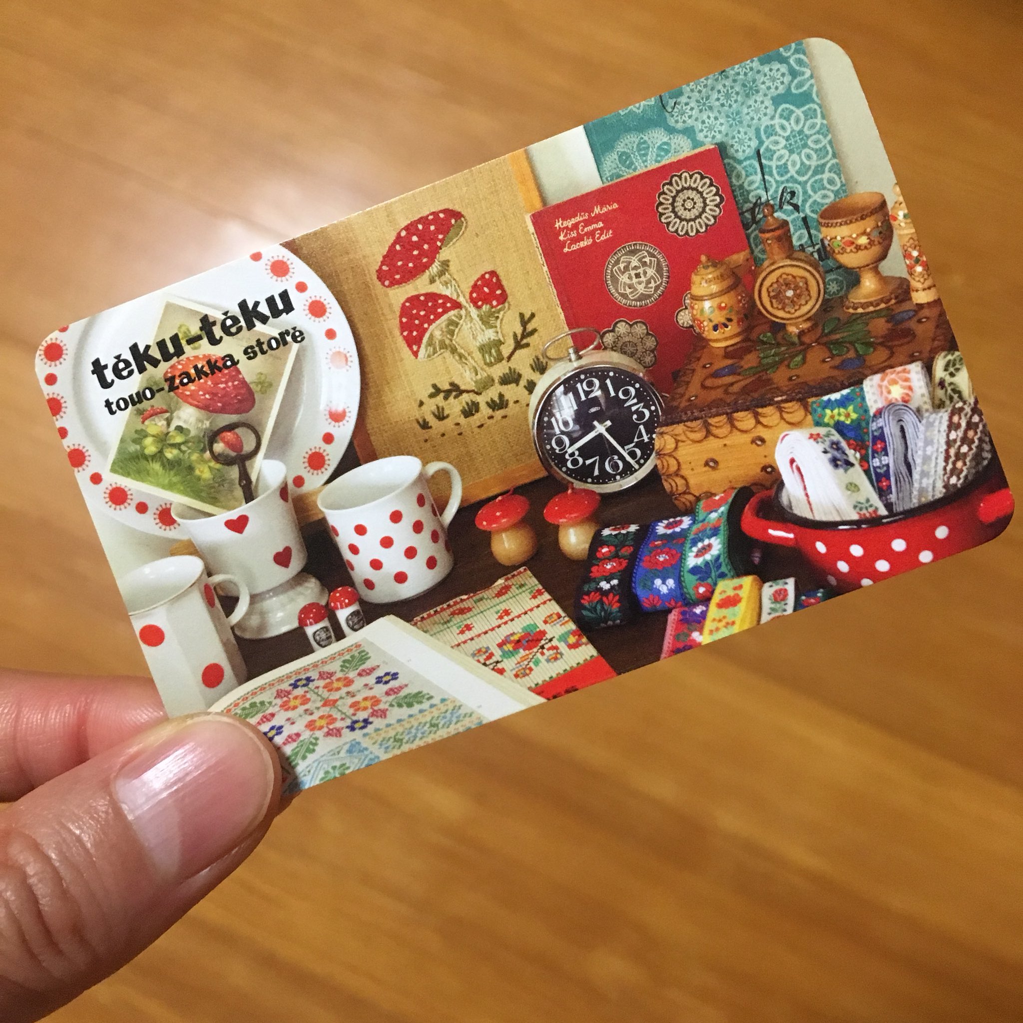 Tekuteku東欧雑貨店 Twitter પર ショップカードが無くなったので増版 前より発色が良いです Instaのアカウントを追加で載せて これでお客様にsnsの説明する時分かりやすくなったわ と満足していたら メールアドレス間違えていた 最後の スラッシュ いらない