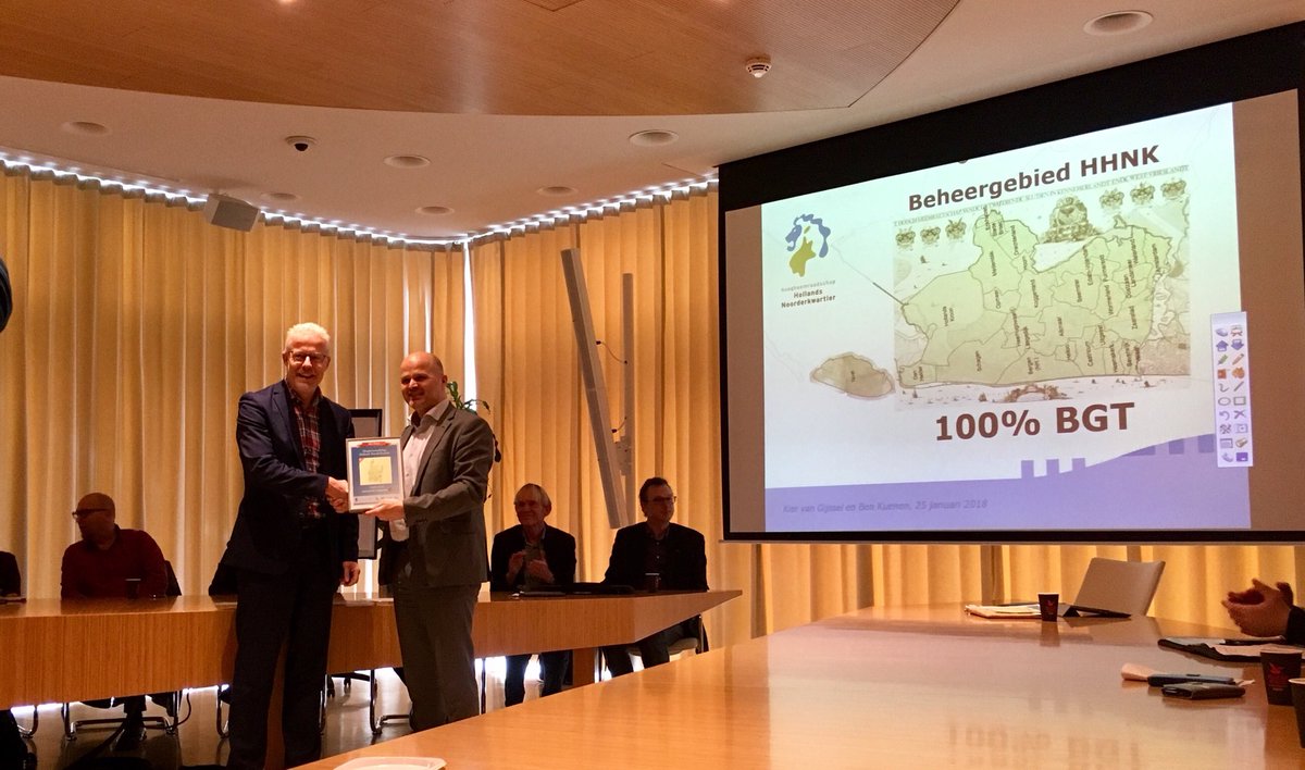 BGTweb's tweet image. Het allerlaatste taartmoment! Gefeliciteerd @WaterschapHHNK! #LV #BGTnl #basisregistratie #geoinformatie #opendata