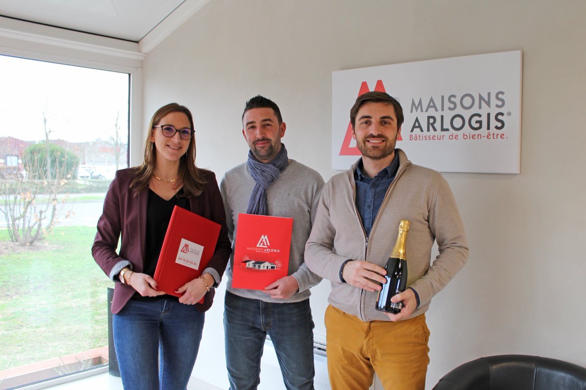 arlogis69's tweet photo. Après avoir fait construire leur première maison en 2009 avec Maisons Arlogis, Emilie et Julien nous confie aujourd'hui leur nouveau projet de maison à St-Etienne-la-Varenne. Une belle preuve de confiance, MERCI ! https://t.co/kFfsodznSf