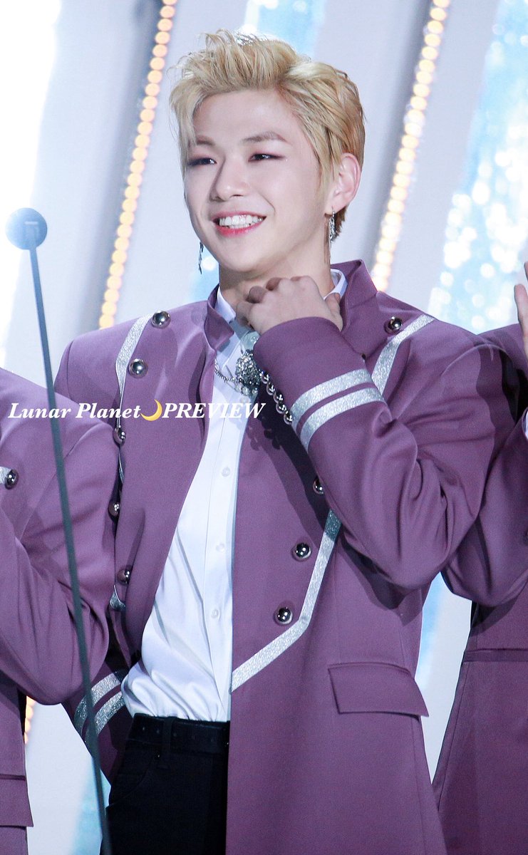 🍑180125 서울가요대상
녤이 얼굴만 봐도 행복함!!!
미모 미쳤음!!!
#워너원 #wannaone #강다니엘 #KangDaniel