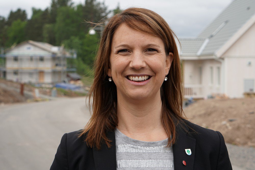 Alekommun's tweet photo. Ale kom tvåa i Bästa Tillväxt 2017, Synas utmärkelse till de kommuner där företagen haft bäst tillväxt.
- Jätteroligt! När Aleföretagen utvecklas bra lägger det grunden för trygg välfärd - Paula Örn (S), kommunstyrelseordförande. https://t.co/2aCpJwzySs https://t.co/udvPPGm4KG