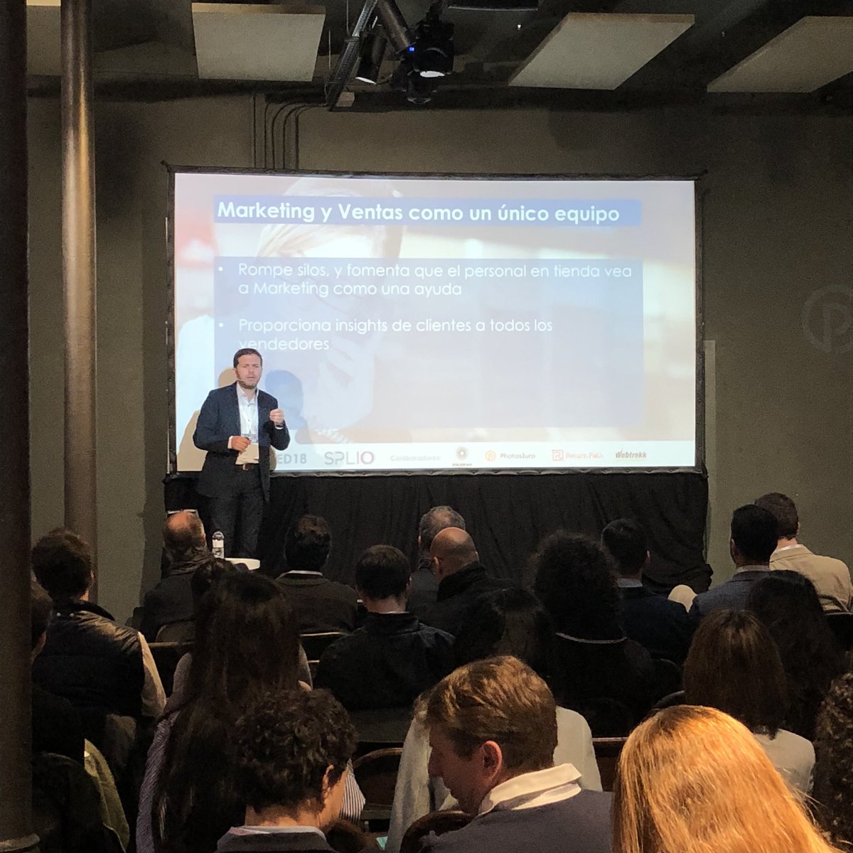 SplioEs's tweet photo. Crea un equipo único entre Marketing y Ventas, generando tráfico en tienda e incentivando la captación de datos @toniparada #ced18 https://t.co/lK2fndIB0c