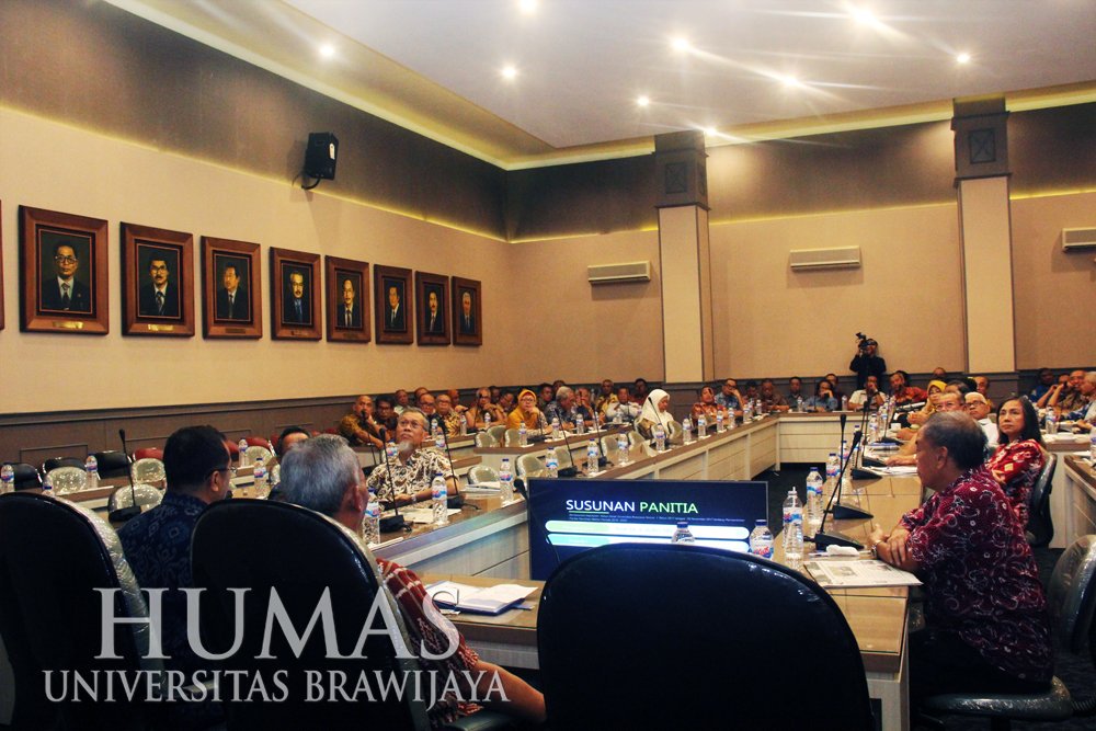 UB_Official's tweet photo. #UBInfo Senat UB Berharap Calon Rektor Baru Visioner dan Paham Ciri Khas UB | Baca Selengkapnya di: https://t.co/I3Beh3zSxi

#PilrekUB #UniversitasBrawijaya #KampusUB https://t.co/SrCnzC4GJk