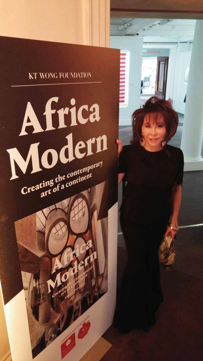 ktwonguk's tweet photo. Lady Linda Wong Davies at the international book launch of Africa Modern at Sotheby's London in 2017. #Africa #art #design #artist #NicholasHlobo #PieterHugo #WilliamKentridge #MohauModisakeng #NtoneEdjabe #SantuMofokeng #MarySibande #PennySiopis #MikhaelSubotzky #MatthewWild https://t.co/1nbSMLbuHy