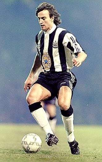 Happy birthday to this Entertainer, what a class player David Ginola was like 