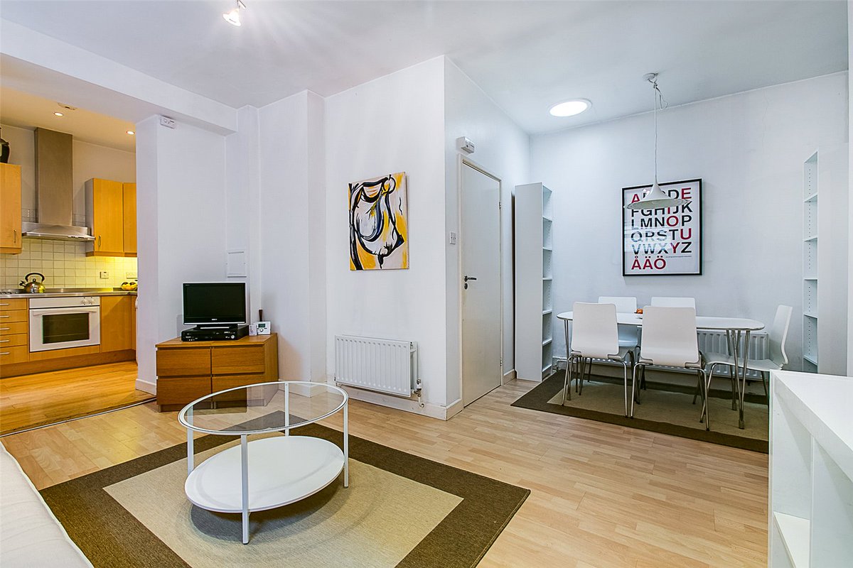 ChestertonSheen's tweet image. Another property Let by our successful Lettings team. This contemporary, ground floor apartment boasts an open plan kitchen, living and dining area and has wood floors throughout. £1350 pcm #lettings #property #eastsheen #mortlake