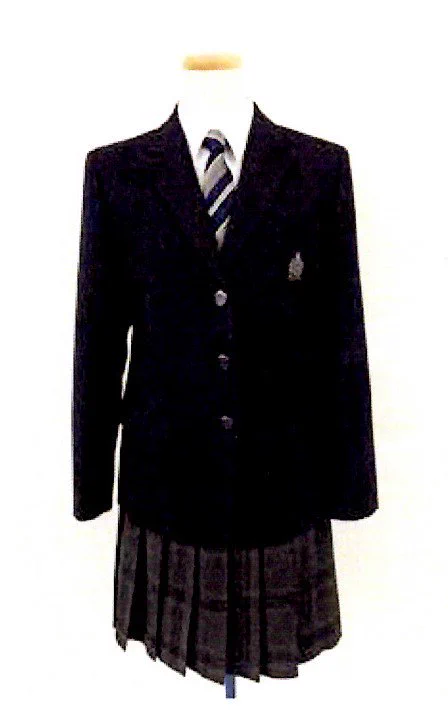 男女平等の新時代！！　男女ともに自由に選べる中学校の制服がコチラ！！