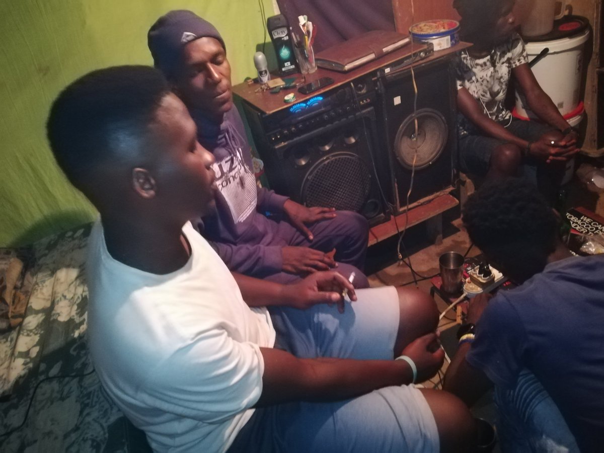 BandileWele's tweet photo. #MarkFishChallenge a rare picture of Distruction boyz before fame https://t.co/ZX91KJtiAi