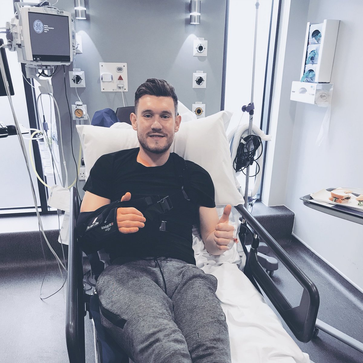 Well.. I’ve been dealt a blow. A dislocated shoulder has likely put an end to my season prematurely. Surgery went really well yesterday and my road to recovery is up and running 💪🏻💪🏻 All the best to everyone, let’s get the job done!! 🏆⬆️ #AVFC @AVFCOfficial