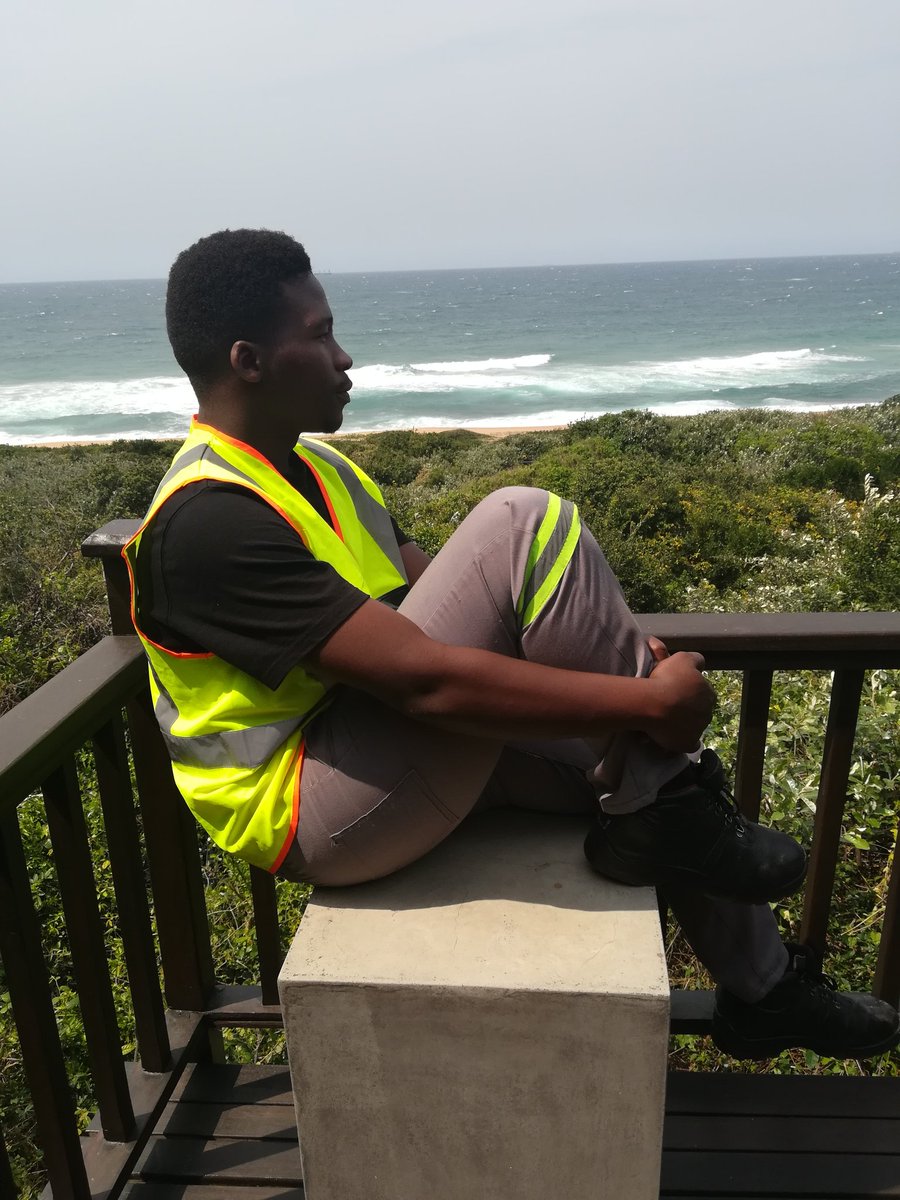 BandileWele's tweet photo. #MarkFishChallenge a picture of nelson mandela looking at a view in roben island https://t.co/1oSpmvOmRQ