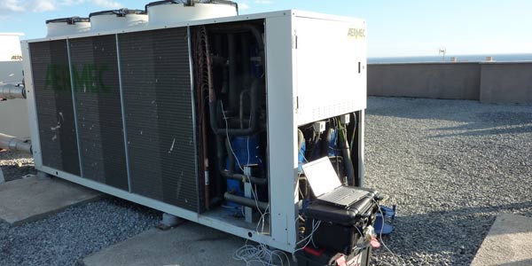 caloryfrio_web's tweet image. Ponencia de @refriapp sobre Monitorización “online-onsite” de instalaciones frigoríficas goo.gl/MR8UAP #frioindustrial #ahorroenergético