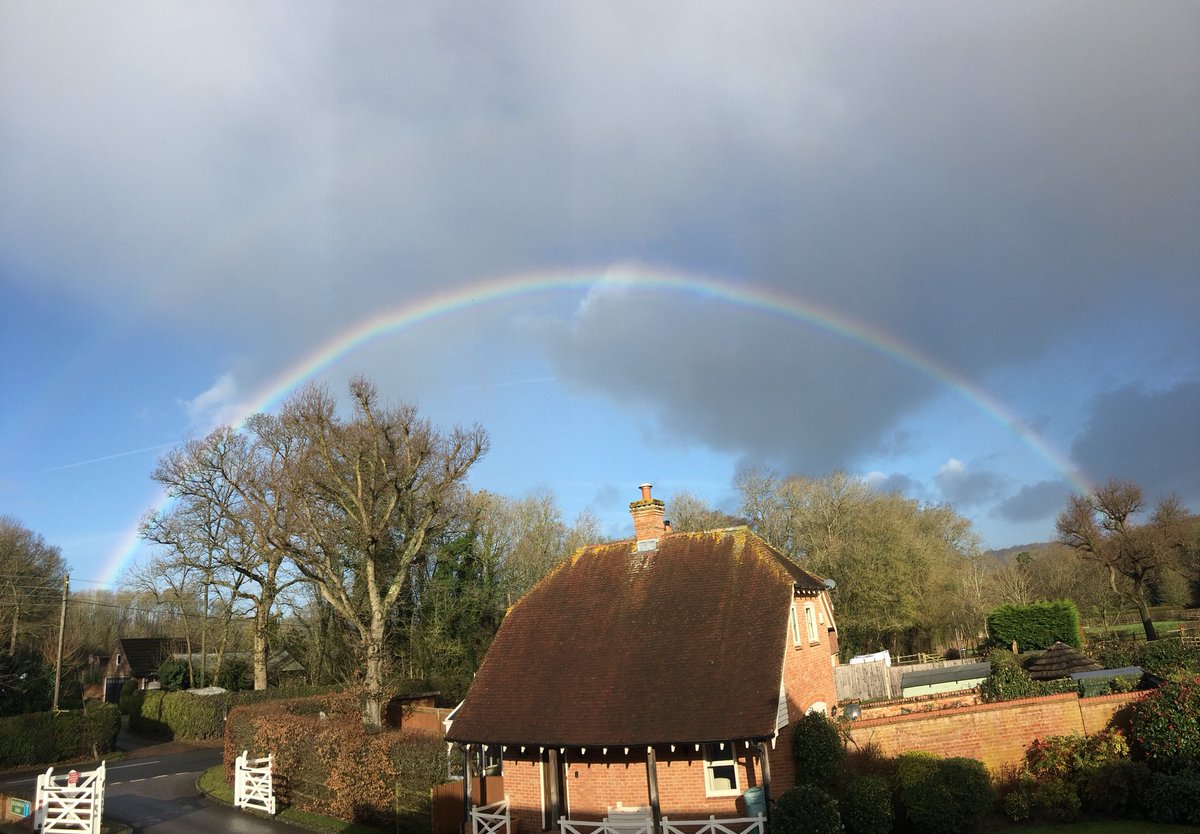 hectoryep's tweet photo. #Rainbow in #Hildenborough. Isn’t that amazing? https://t.co/dpmencZon9