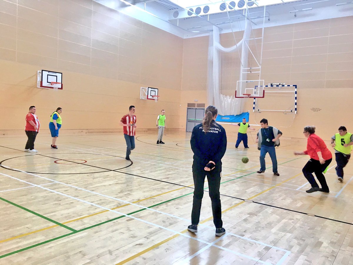 LucyMay_7's tweet photo. Reflecting on a fantastic start to 2018...

✔️ 109 brand new participants engaged in our @ECFA12 Hub activities at @SunCollSport
✔️ 62 hours of FREE coaching delivered by @AbbieWFootball, @Melanie_keith18 &amp; our volunteers to local clubs/schools

#FEHubs
👏🏽⚽️👊🏽 https://t.co/rWlqYBBVLB