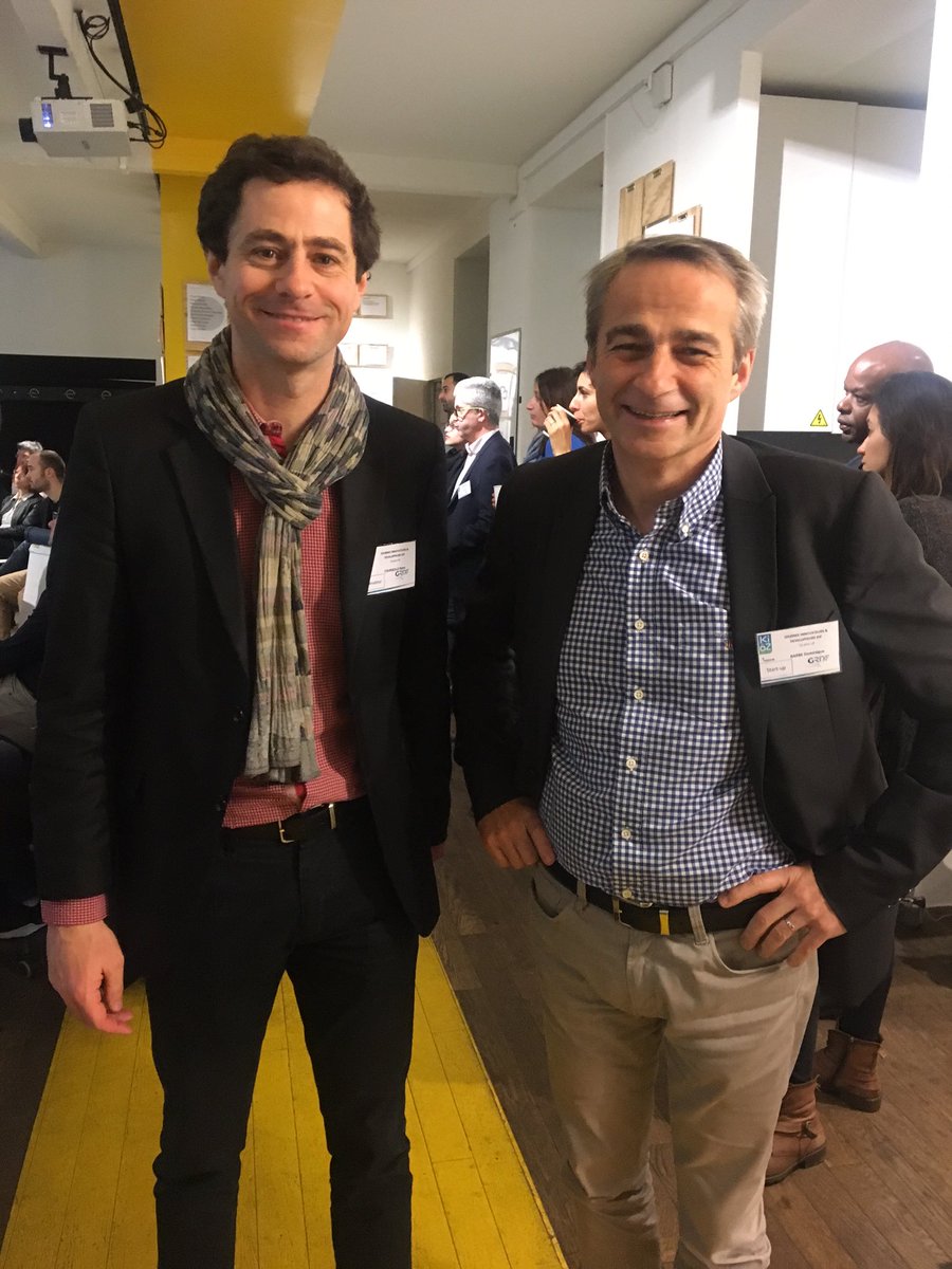 Journée des innov' acteurs communauté #innov@ #GRDFIDF. Passage de relai entre <a href="/RemiCourseille/">courseille</a> et <a href="/dominique_barbe/">Dominique Barbé</a>, qui reprend le flambeau de l'animation régionale