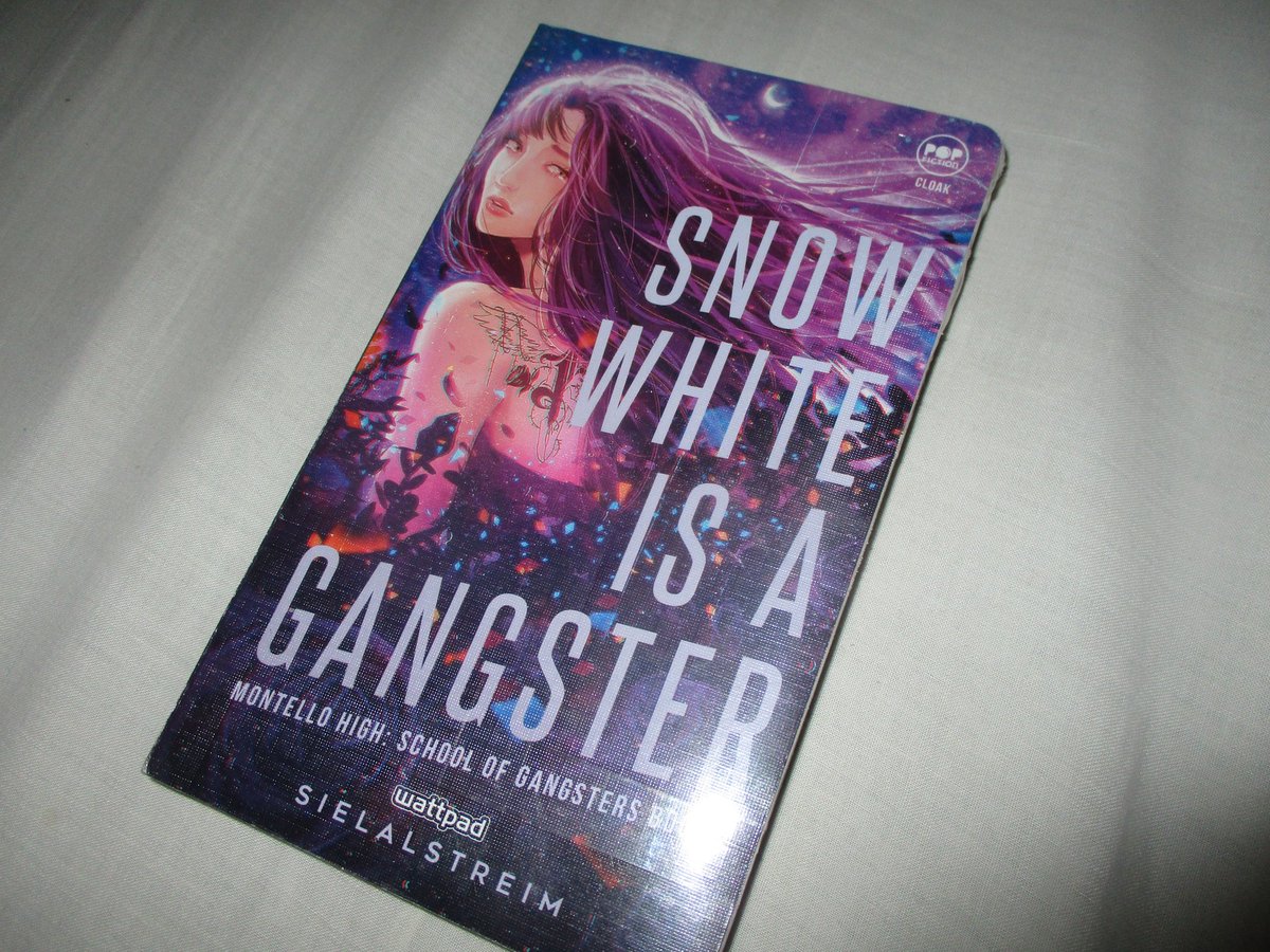 xenonthereaper's tweet photo. @sielalstreim May kopya na ako! Pero hahanapin ko pa ang book 1! π #SWIAG https://t.co/zXVDPxKRfU