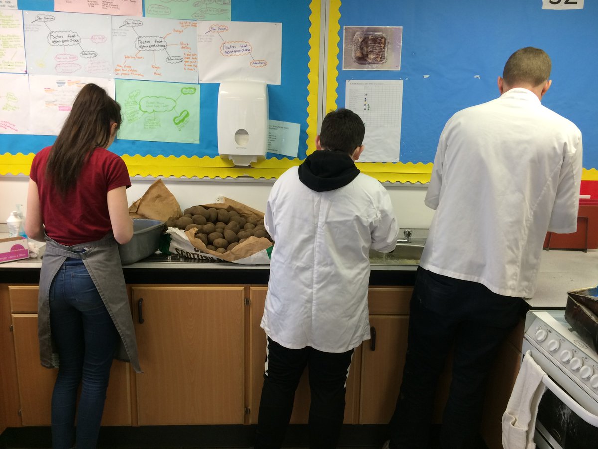 Preparation well under way for GHS Burns Supper 2018
#hardwork #determination #aspiration
<a href="/ESFW/">Edinburgh School of Food & Wine</a> <a href="/blippingbird/">Vivian Maeda</a>