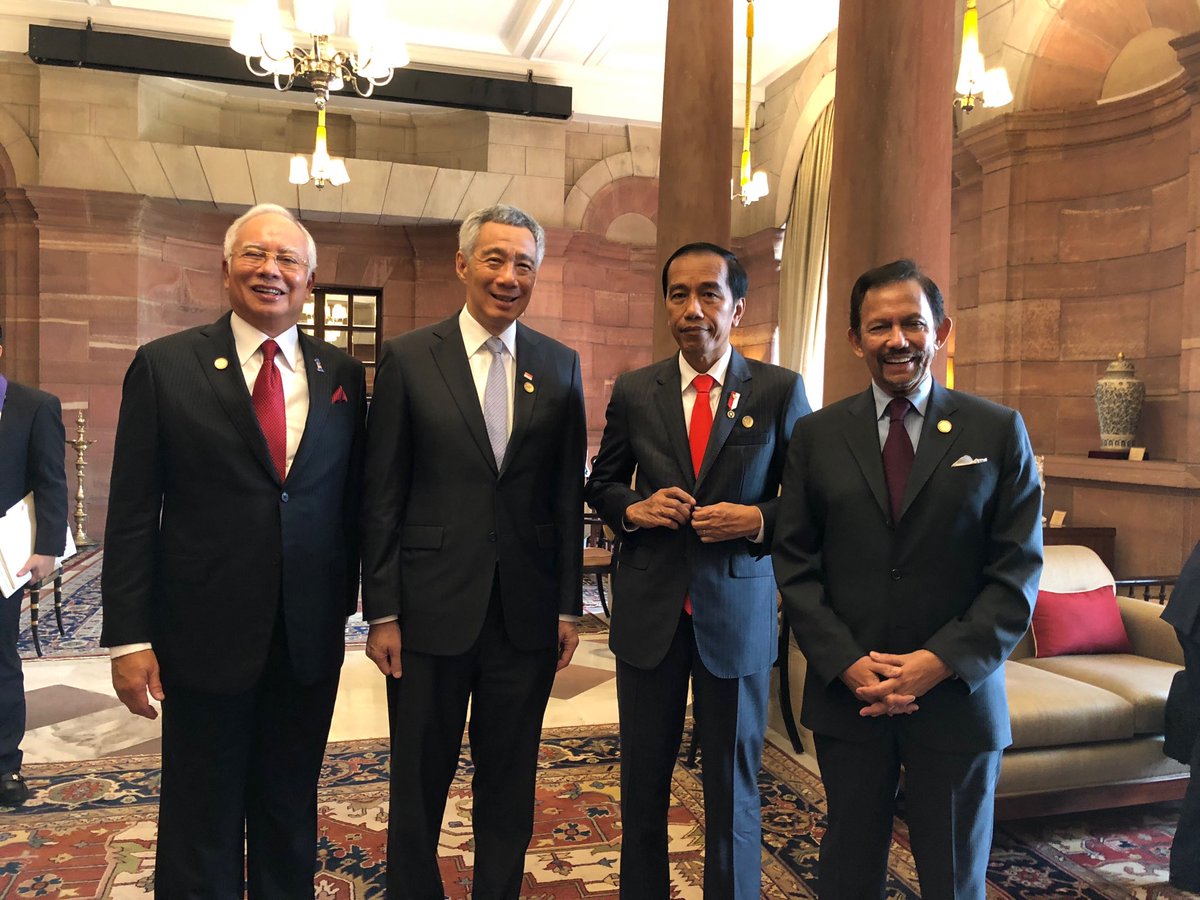 NajibRazak's tweet photo. 4 ASEAN leaders at the President’s palace in Delhi , India. https://t.co/gJMuYmQrhO