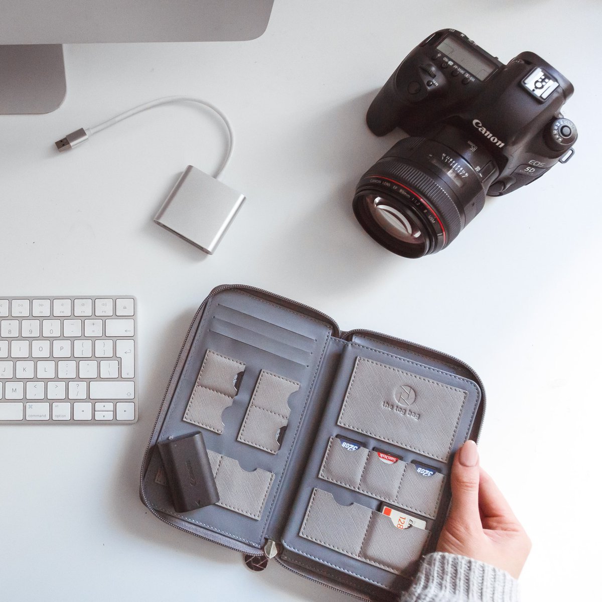 The Tog Purse is now available on our website. Holds your SD/CF cards, batteries, CF card reader &amp; business cards. Everything a Photographer needs in a purse 📸🙌 Available in grey and black. 

USE CODE TOG10 AT CHECKOUT FOR 10% OFF

thetogbag.com