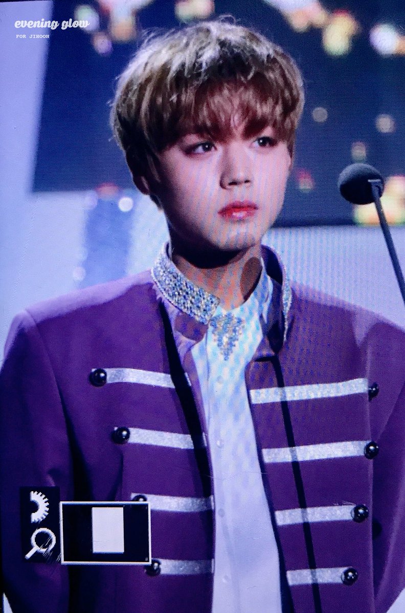 eveninglow_jh's tweet photo. 180125 서울가요대상
신인상 추카해 ㅠㅠㅜ 아 너무 왕자야ㅠㅠㅠ✨✨
#박지훈 #지훈 #워너원 https://t.co/gIkVzhlzsQ