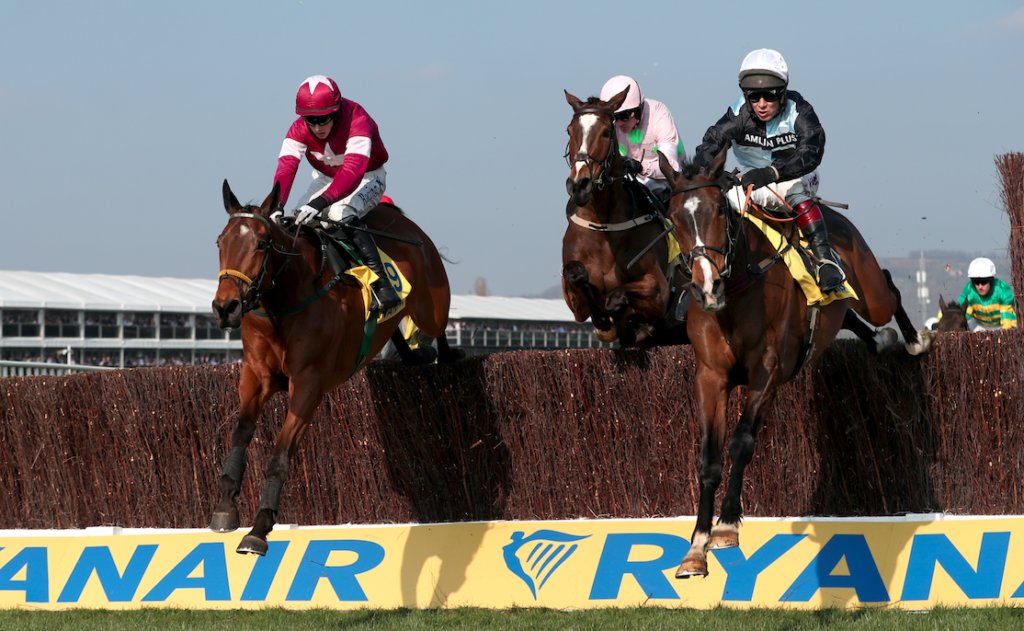 Ryanair's tweet image. COMPETITION TIME. We have 2 tickets to give away for Ryanair Chase Day on Thursday March 15th @CheltenhamRaces. Simply RT to win. Best o' luck 🐎🐎🐎 #Cheltenham