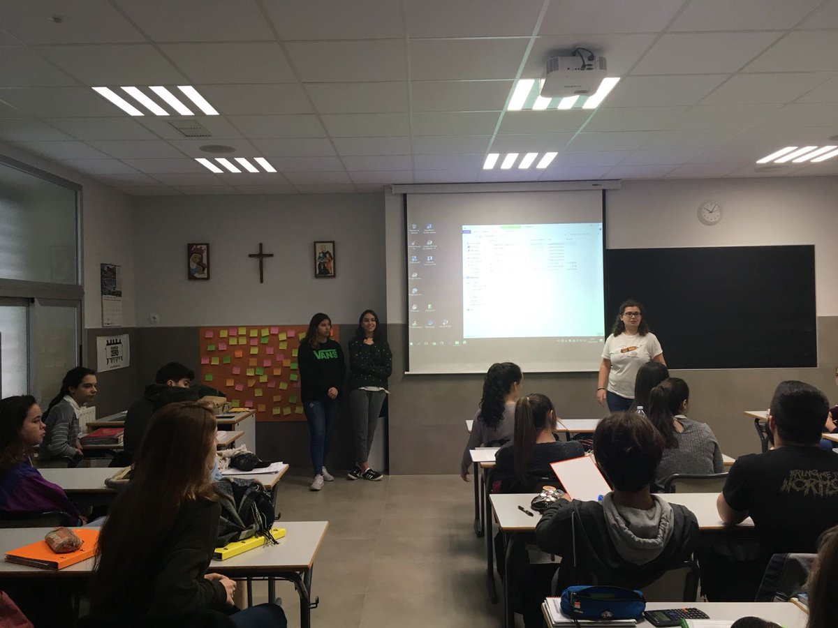 ItakaBetania's tweet photo. Buenos días! Hoy empezamos las sesiones de PreCPV (Curso de Promoción del #Voluntariado ) en el @sjcalasanzvlc , con Marta, Dome, Lucía y los chavales de 2°Bach ! Muy contentos! #PreCPV #CaminoAlCT18 #Valencia https://t.co/vAF7oXQnXj