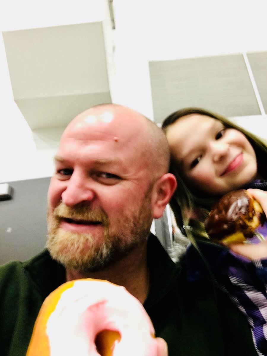 TWags15's tweet photo. “Donuts with Dad Day” @jh_fre129 in @sd129. 

#SydneyGrace #4thGrade #FreemanElementary https://t.co/Z8SlSYUT7i
