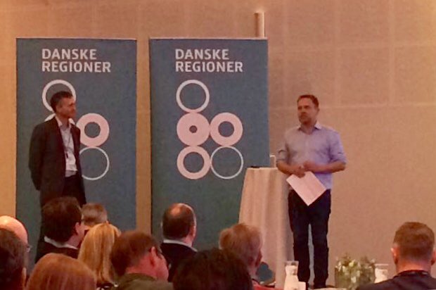 JEOCPH's tweet photo. Oplæg for nyvalgte regionsrådsmedlemmer sammen med @lind_carsten om regler og rammer for arbejdet. Fokus på politikerrollen og hvordan der skabes rum til politisk ledelse. https://t.co/HMBleopmiN