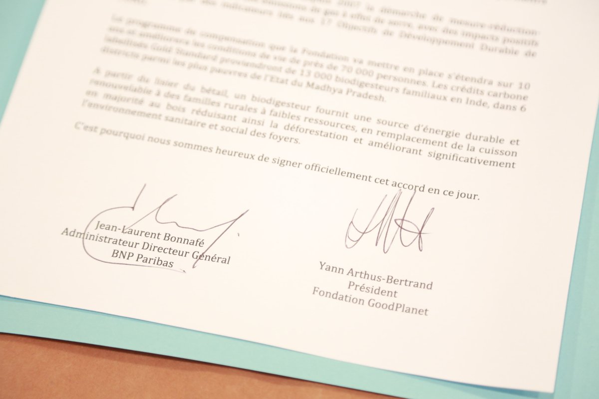 In 2017, we became #CarbonNeutral. Our CEO Jean-Laurent Bonnafé and <a href="/Yann_A_B/">Yann Arthus-Bertrand</a>  Founder of @GoodPlanet_ signed the #CarbonCompensation programme which in offsetting part of our CO2 emissions will also improve the living conditions of 70 000 people ow.ly/yVoz30hZsXU