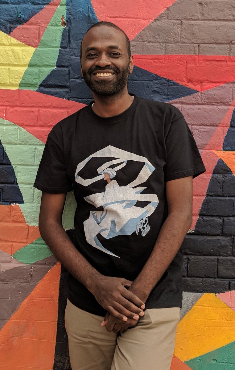 Amin__Bahari's tweet image. I will always support and be proud of my fellow Sudanese illustrators who are fighting to make their marks in the art scene in Sudan, to the point I would wear their work. @YAKAM_dudes is one of those artists. 
"Iconic custome" printed on a black t-shirt with permission.